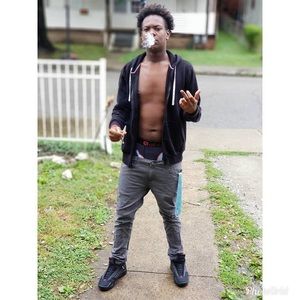 Meet your Posher, Jomo